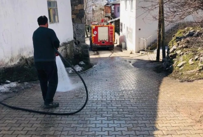 BELEDİYE EKİPLERİMİZ TARAFINDAN BAHAR TEMİZLİĞİ YAPILDI
