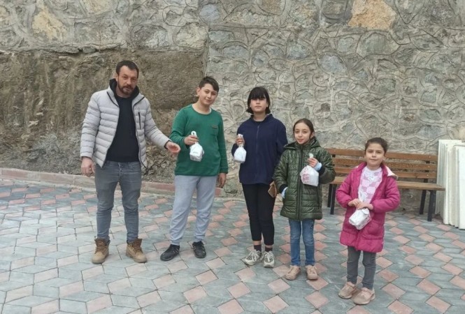 BELEDİYE EKİPLERİMİZ TARAFINDAN KANDİL SİMİTİ DAGITIMI GERÇEKLEŞTİRDİK